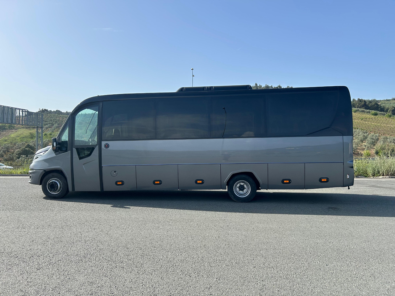 IVECO DAILY - RIGHT HAND DRIVE TOURISTIC VEHICLE - Starppilsētu autobuss: foto 5 IVECO DAILY - RIGHT HAND DRIVE TOURISTIC VEHICLE - Starppilsētu autobuss: foto 5