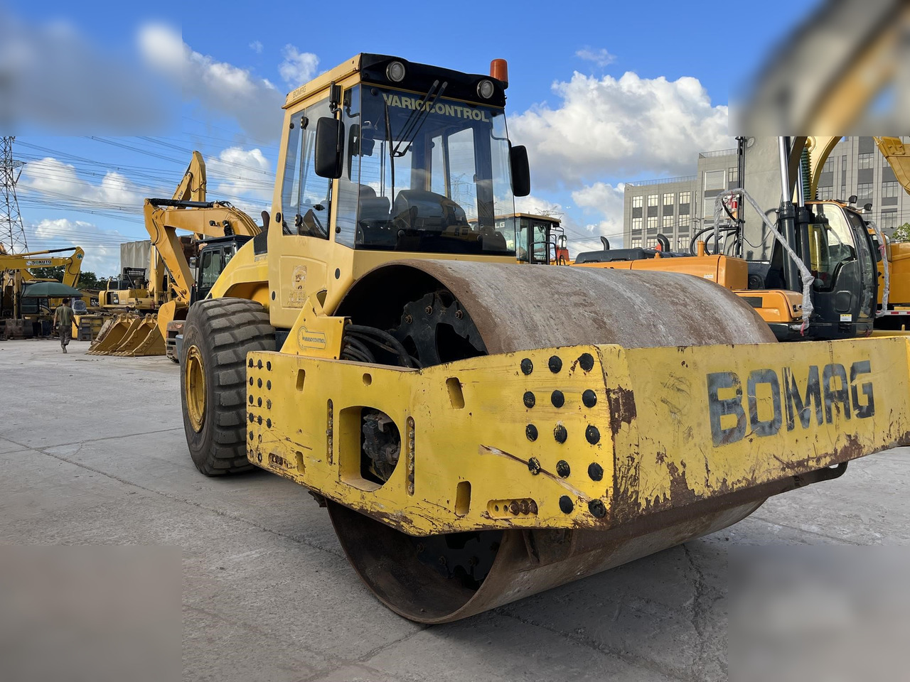 BOMAG BW226DH-4 - Veltnis: foto 4 BOMAG BW226DH-4 - Veltnis: foto 4