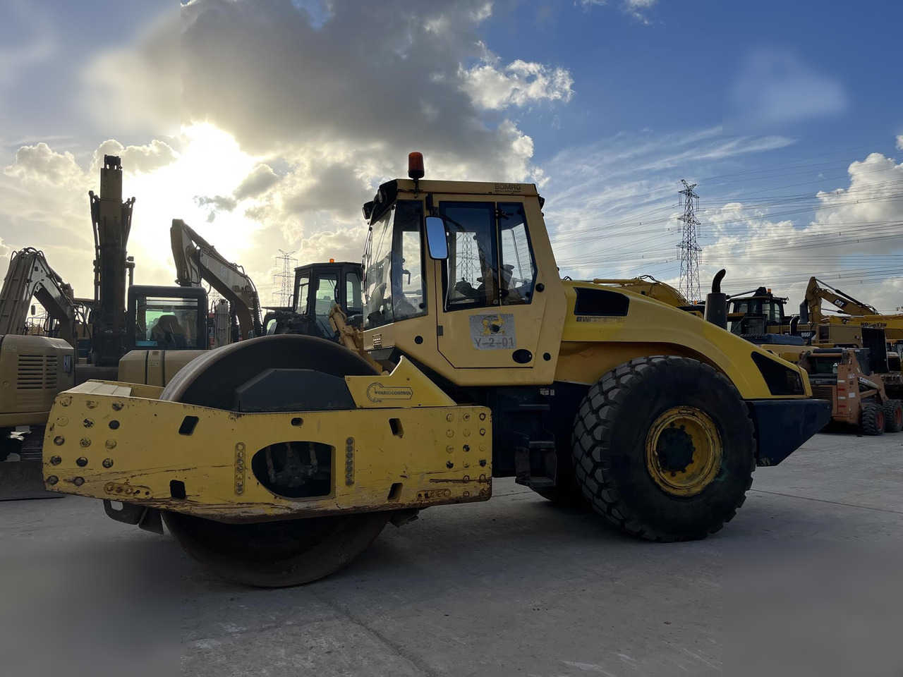 BOMAG BW226DH-4 - Veltnis: foto 1 BOMAG BW226DH-4 - Veltnis: foto 1