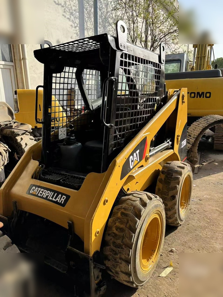 CATERPILLAR 226B - Kompaktiekrāvējs: foto 3 CATERPILLAR 226B - Kompaktiekrāvējs: foto 3