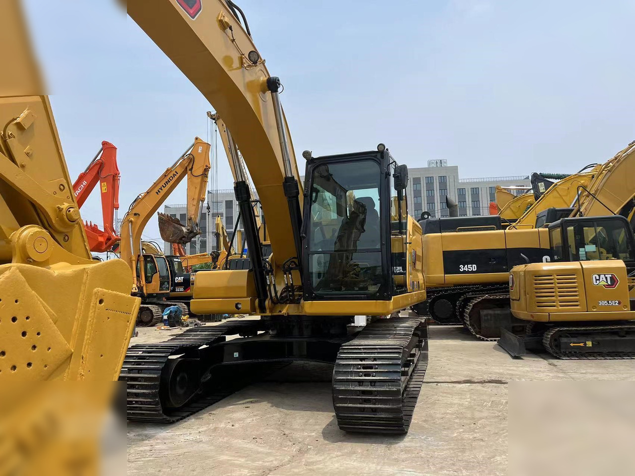 CATERPILLAR 320 - Kāpurķēžu ekskavators: foto 4 CATERPILLAR 320 - Kāpurķēžu ekskavators: foto 4