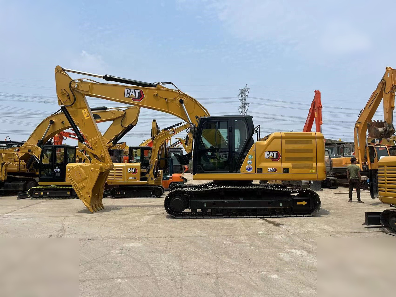 CATERPILLAR 320 - Kāpurķēžu ekskavators: foto 1 CATERPILLAR 320 - Kāpurķēžu ekskavators: foto 1