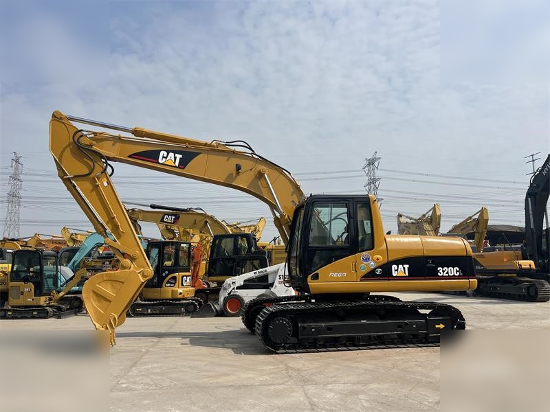 CATERPILLAR 320C - Kāpurķēžu ekskavators: foto 2 CATERPILLAR 320C - Kāpurķēžu ekskavators: foto 2