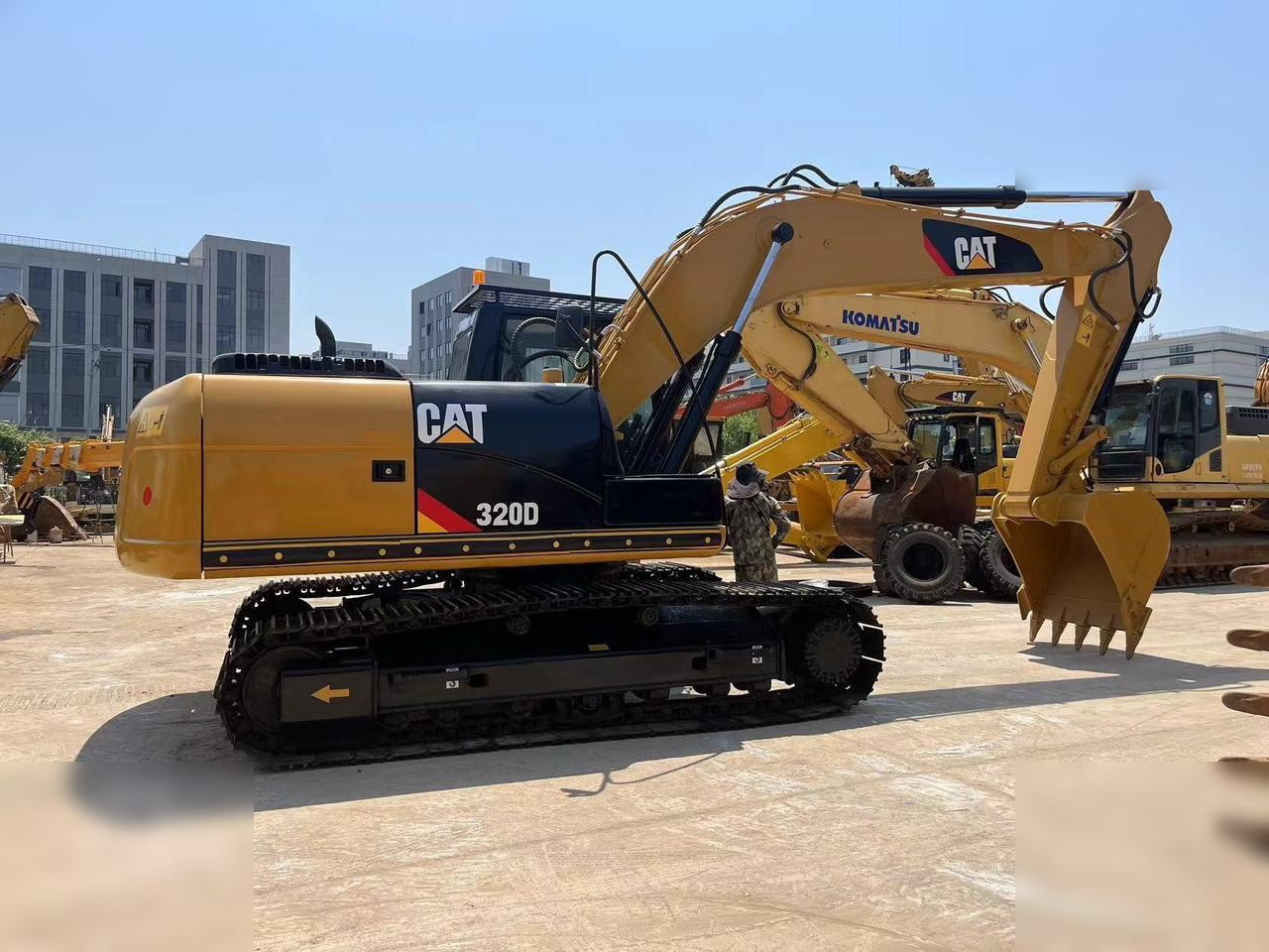 CATERPILLAR 320D - Kāpurķēžu ekskavators: foto 2 CATERPILLAR 320D - Kāpurķēžu ekskavators: foto 2