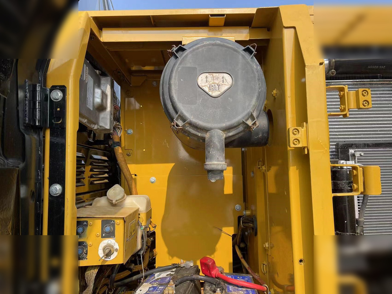 CATERPILLAR 320D - Kāpurķēžu ekskavators: foto 5 CATERPILLAR 320D - Kāpurķēžu ekskavators: foto 5