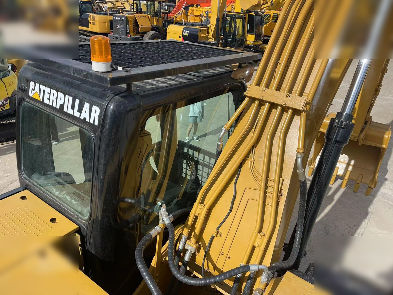 CATERPILLAR 320D - Kāpurķēžu ekskavators: foto 4 CATERPILLAR 320D - Kāpurķēžu ekskavators: foto 4