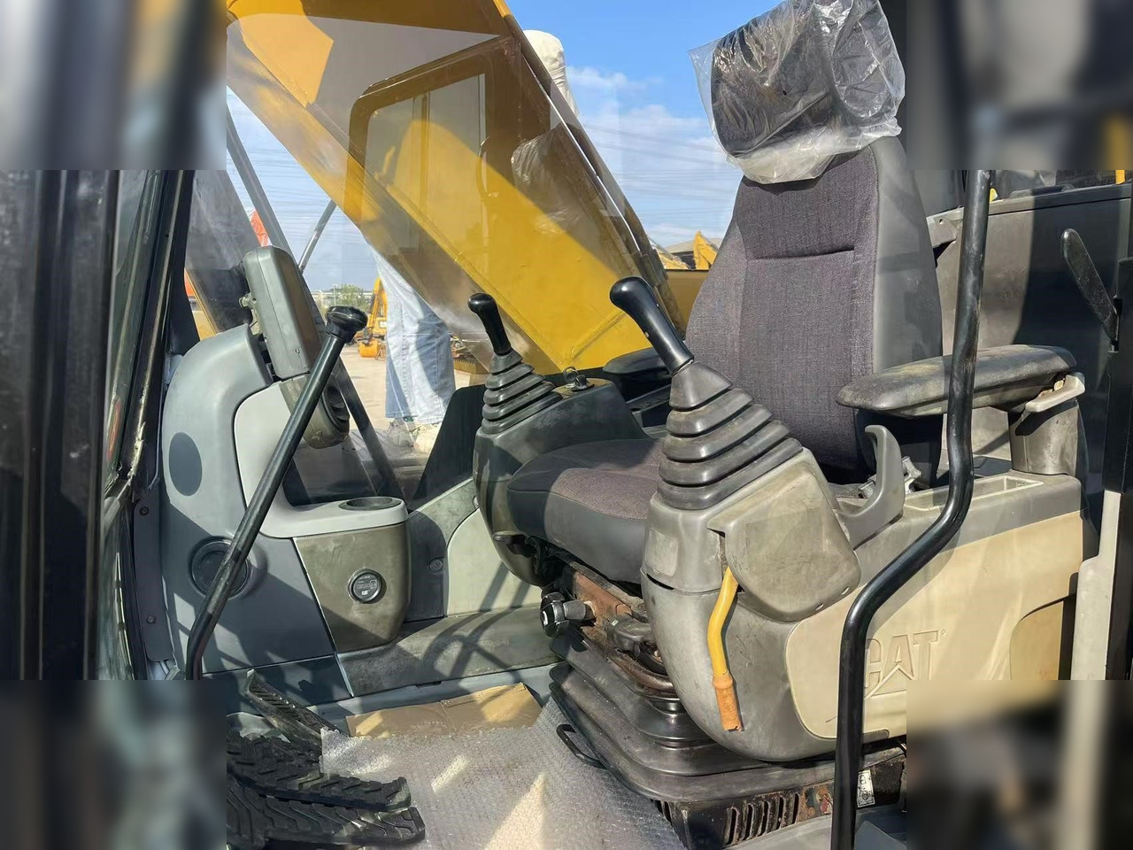 CATERPILLAR 320D - Kāpurķēžu ekskavators: foto 5 CATERPILLAR 320D - Kāpurķēžu ekskavators: foto 5