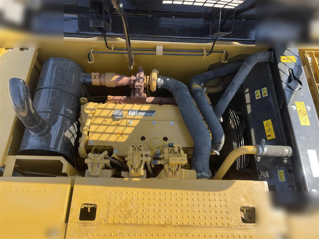 Kāpurķēžu ekskavators CATERPILLAR 320D2: foto 10