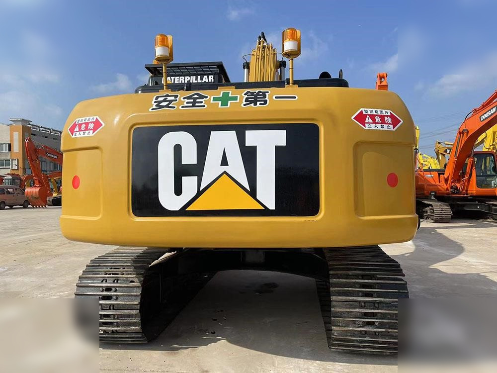 CATERPILLAR 320D2 - Kāpurķēžu ekskavators: foto 4 CATERPILLAR 320D2 - Kāpurķēžu ekskavators: foto 4