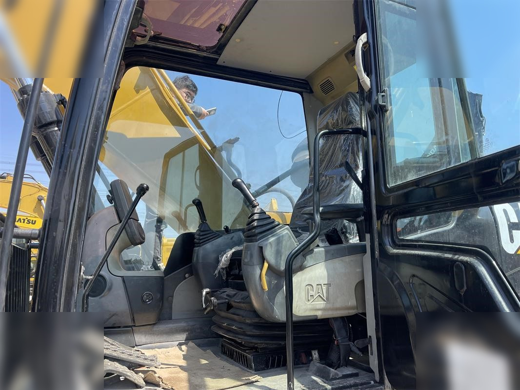 CATERPILLAR 320D2 - Kāpurķēžu ekskavators: foto 5 CATERPILLAR 320D2 - Kāpurķēžu ekskavators: foto 5