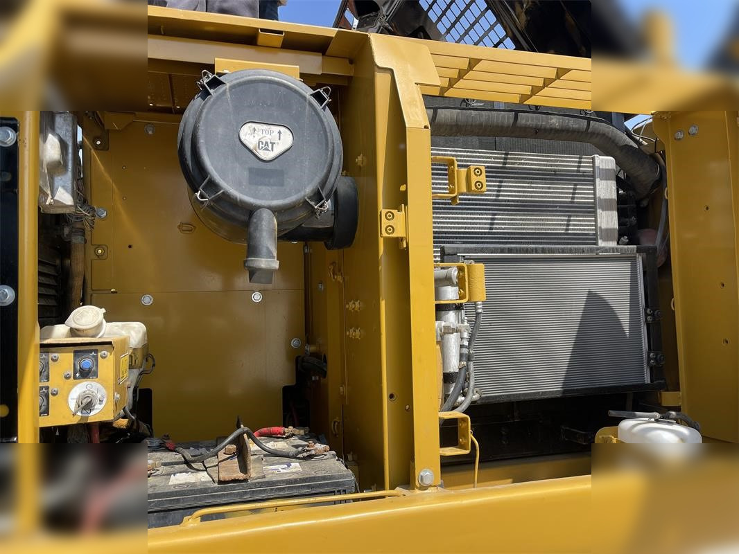 Kāpurķēžu ekskavators CATERPILLAR 320D2: foto 6