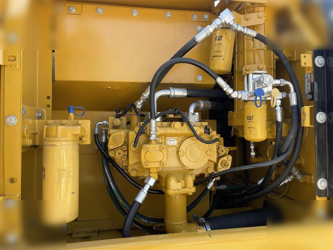 Kāpurķēžu ekskavators CATERPILLAR 320D2: foto 7