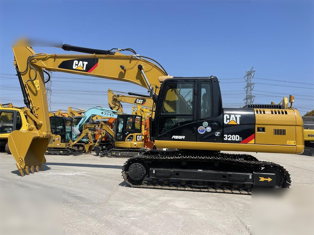 CATERPILLAR 320D2 - Kāpurķēžu ekskavators: foto 1 CATERPILLAR 320D2 - Kāpurķēžu ekskavators: foto 1