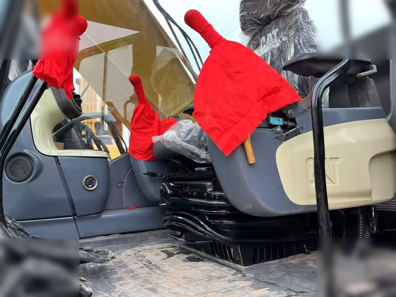 CATERPILLAR 320D2L - Kāpurķēžu ekskavators: foto 5 CATERPILLAR 320D2L - Kāpurķēžu ekskavators: foto 5