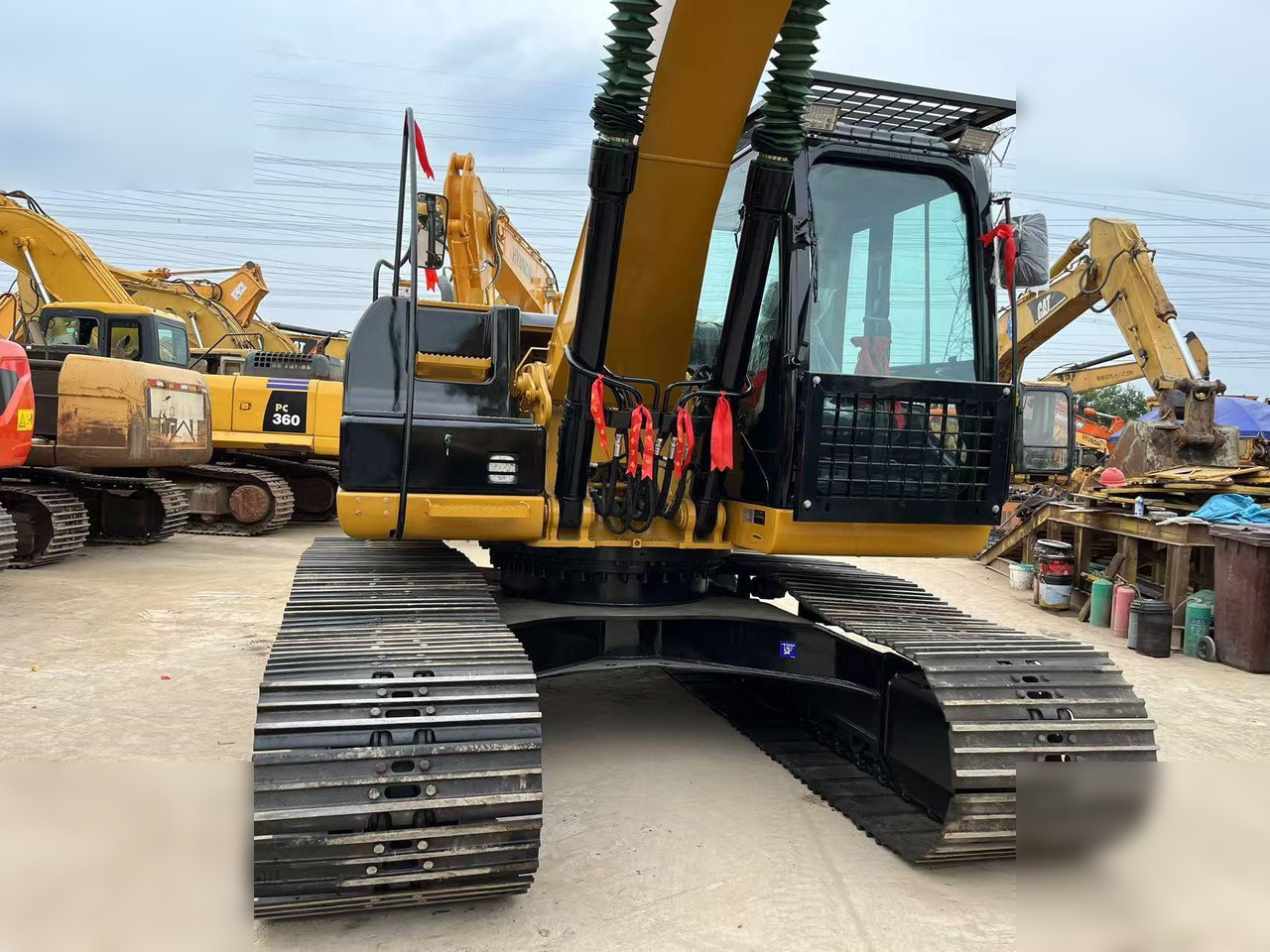 CATERPILLAR 320D2L - Kāpurķēžu ekskavators: foto 4 CATERPILLAR 320D2L - Kāpurķēžu ekskavators: foto 4