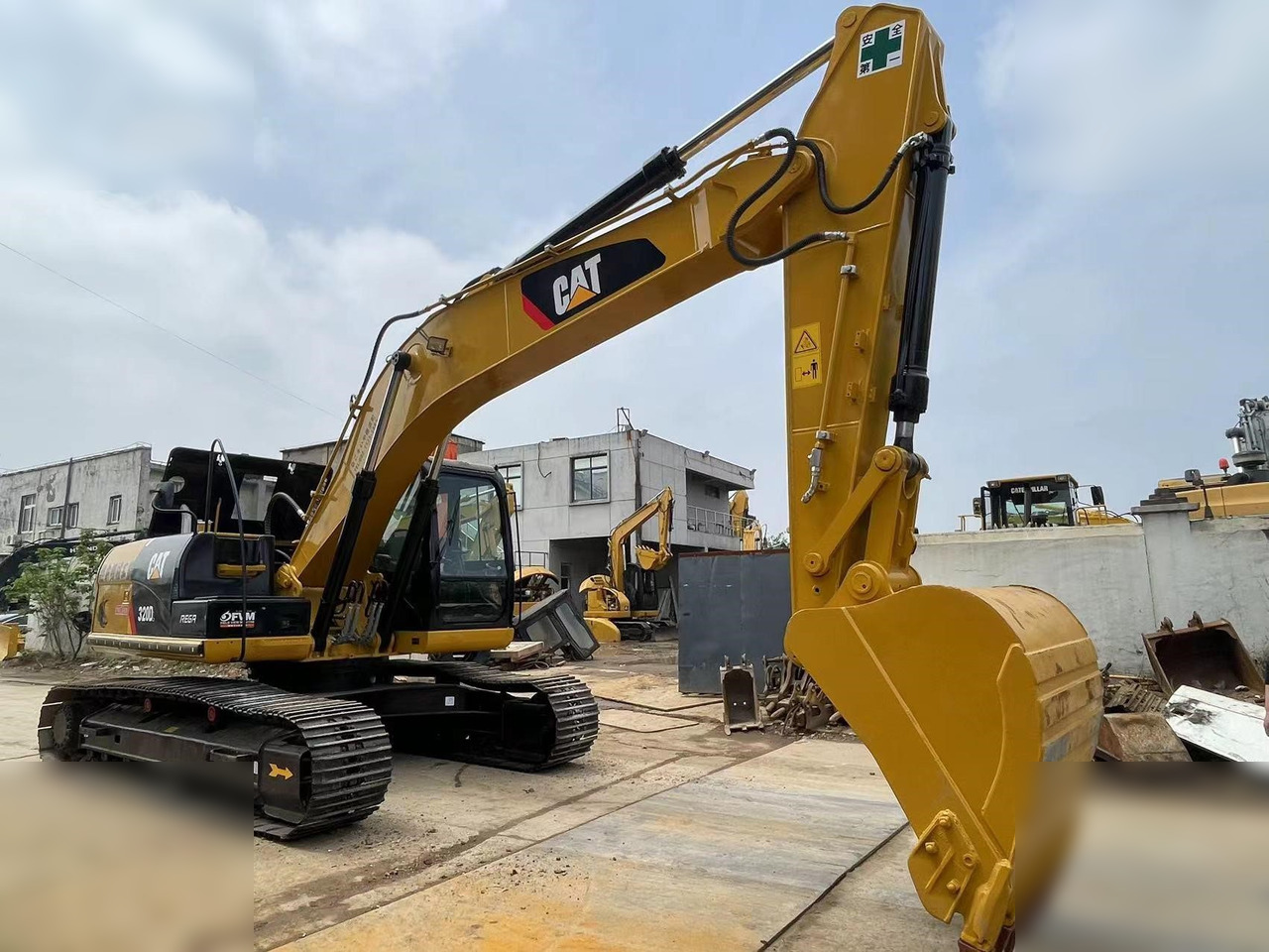 CATERPILLAR 320DL - Kāpurķēžu ekskavators: foto 4 CATERPILLAR 320DL - Kāpurķēžu ekskavators: foto 4