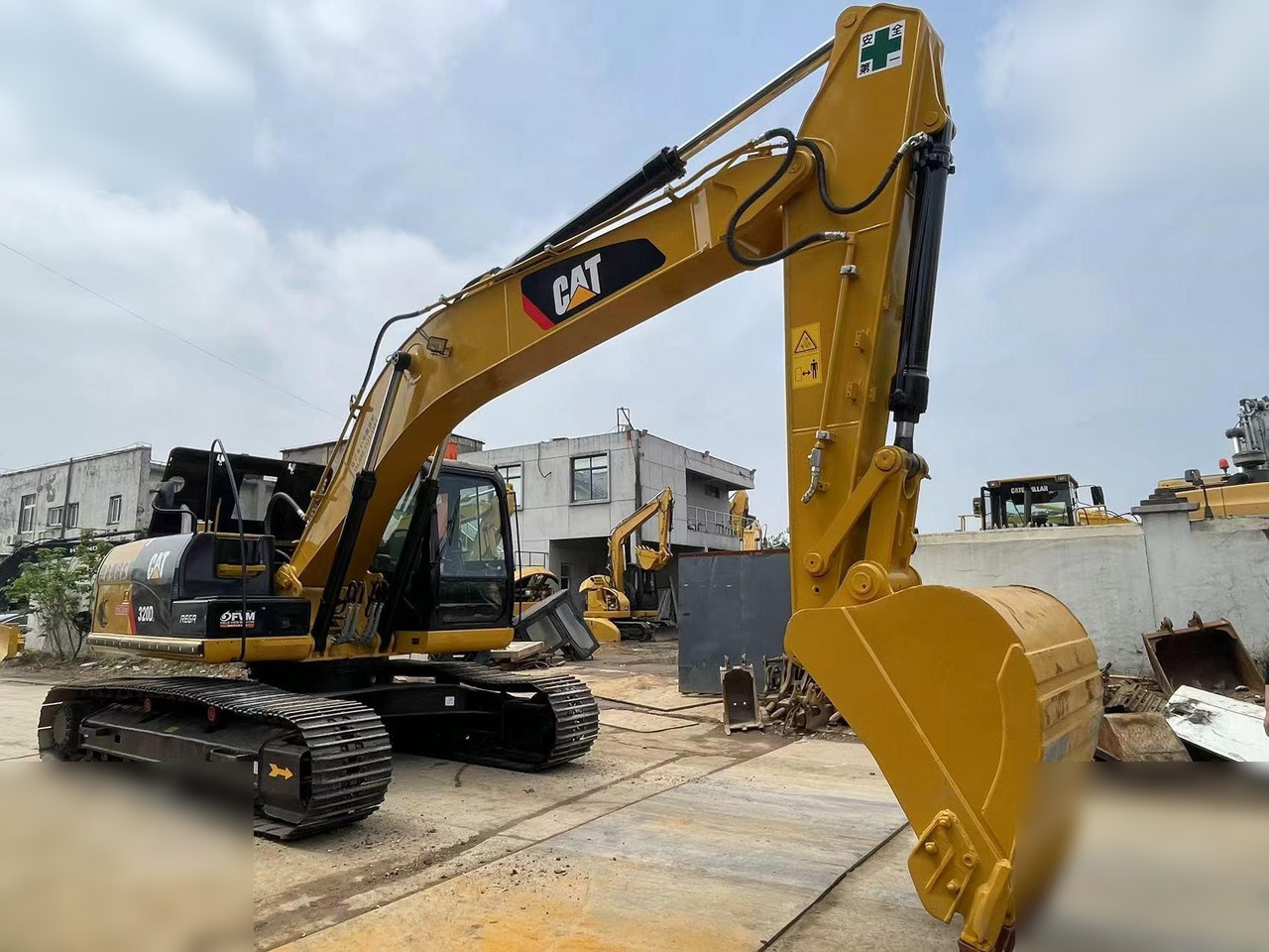 CATERPILLAR 320DL - Kāpurķēžu ekskavators: foto 4 CATERPILLAR 320DL - Kāpurķēžu ekskavators: foto 4