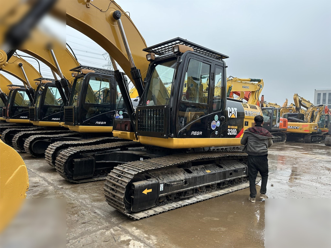 CATERPILLAR 320DL - Kāpurķēžu ekskavators: foto 3 CATERPILLAR 320DL - Kāpurķēžu ekskavators: foto 3