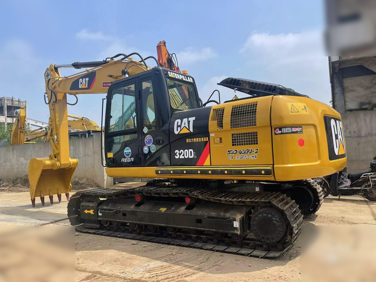 CATERPILLAR 320DL - Kāpurķēžu ekskavators: foto 2 CATERPILLAR 320DL - Kāpurķēžu ekskavators: foto 2