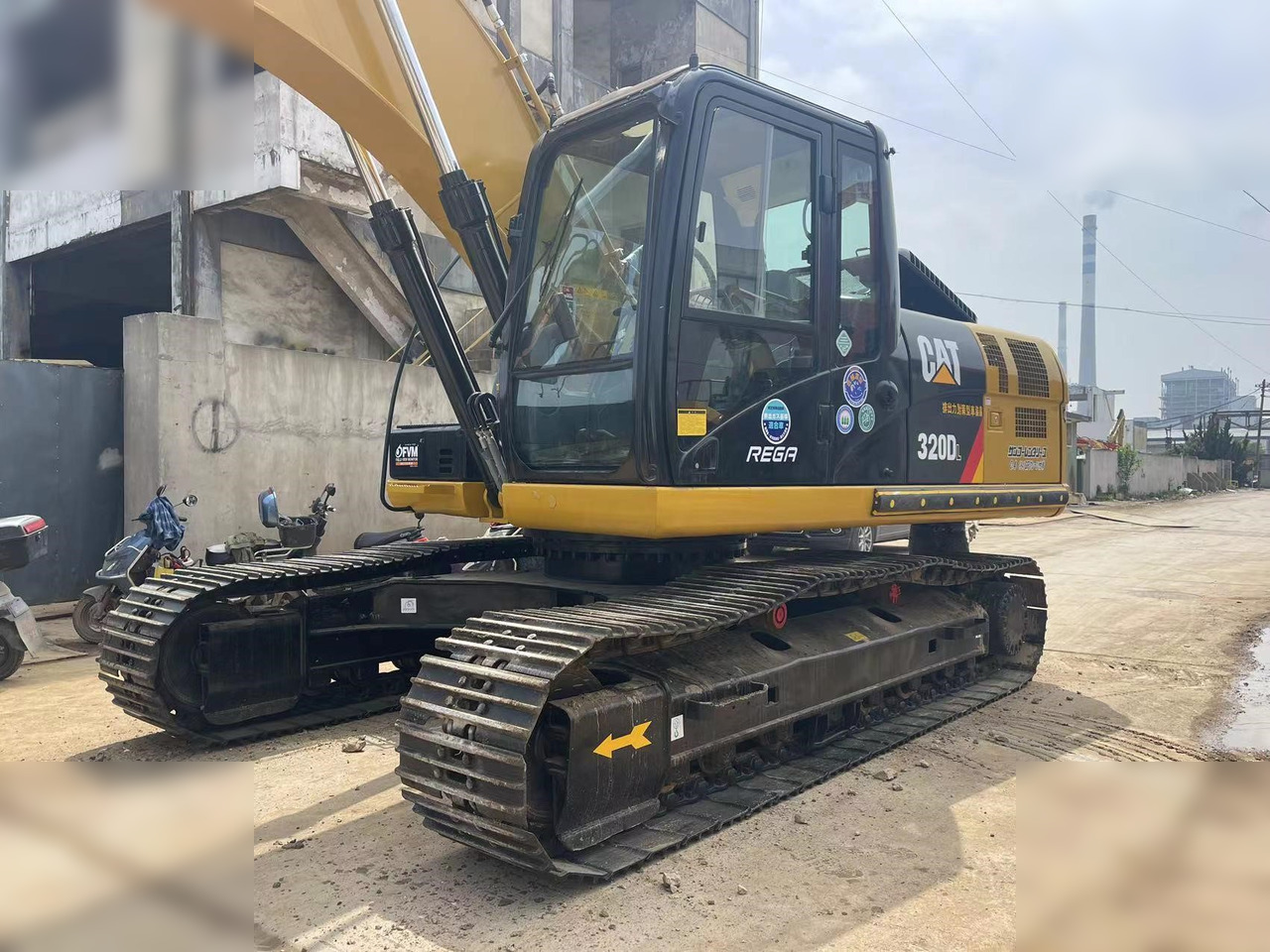 CATERPILLAR 320DL - Kāpurķēžu ekskavators: foto 3 CATERPILLAR 320DL - Kāpurķēžu ekskavators: foto 3
