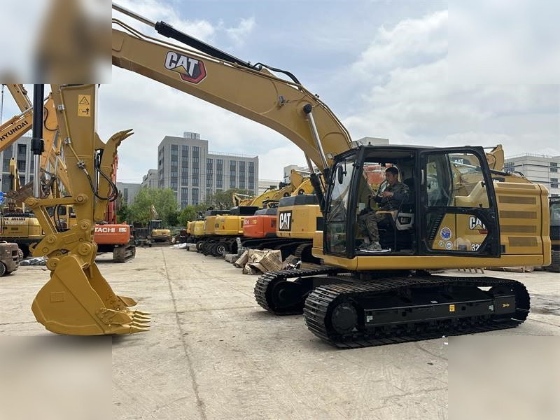 CATERPILLAR 320GC - Kāpurķēžu ekskavators: foto 1 CATERPILLAR 320GC - Kāpurķēžu ekskavators: foto 1