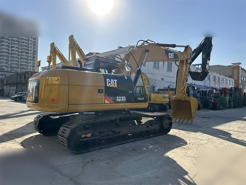 CATERPILLAR 323D - Kāpurķēžu ekskavators: foto 4 CATERPILLAR 323D - Kāpurķēžu ekskavators: foto 4