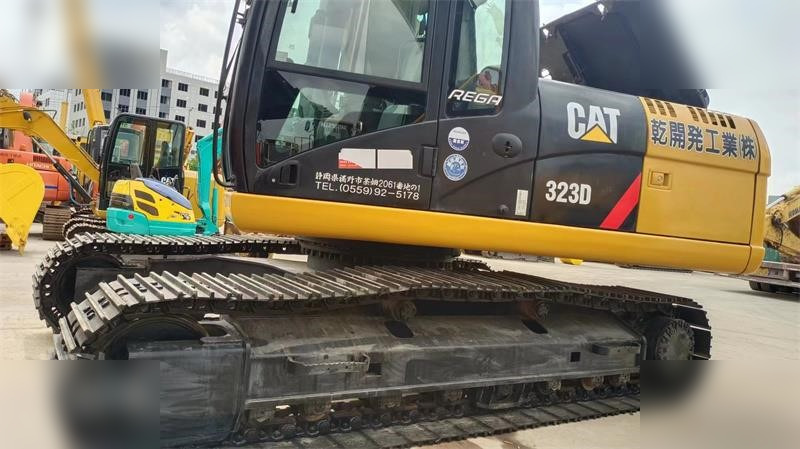CATERPILLAR 323D - Kāpurķēžu ekskavators: foto 2 CATERPILLAR 323D - Kāpurķēžu ekskavators: foto 2