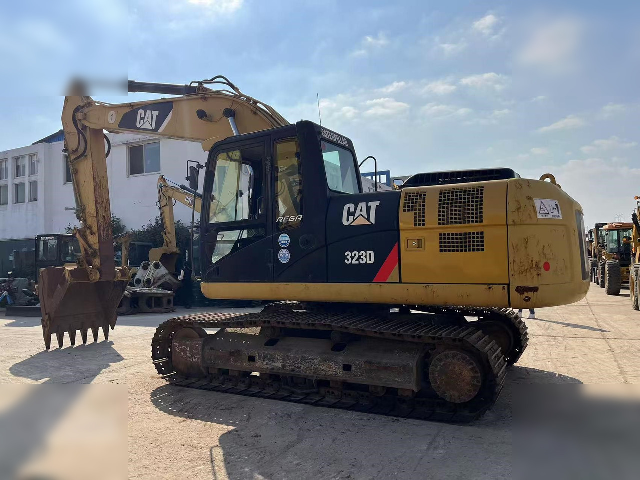 CATERPILLAR 323D - Kāpurķēžu ekskavators: foto 4 CATERPILLAR 323D - Kāpurķēžu ekskavators: foto 4