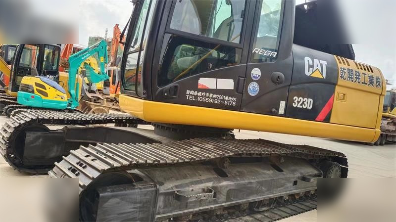 CATERPILLAR 323D - Kāpurķēžu ekskavators: foto 4 CATERPILLAR 323D - Kāpurķēžu ekskavators: foto 4