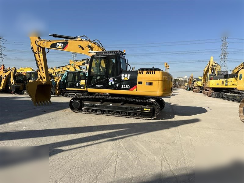 CATERPILLAR 323D - Kāpurķēžu ekskavators: foto 1 CATERPILLAR 323D - Kāpurķēžu ekskavators: foto 1
