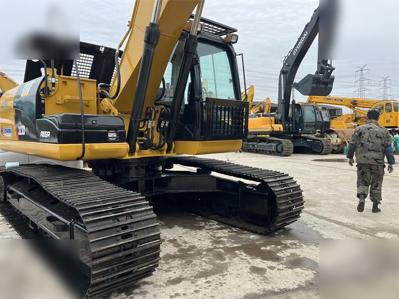 CATERPILLAR 323DL - Kāpurķēžu ekskavators: foto 4 CATERPILLAR 323DL - Kāpurķēžu ekskavators: foto 4