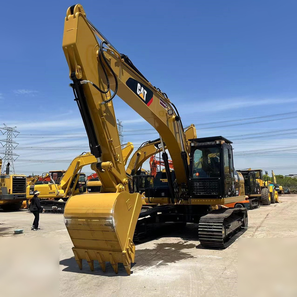 CATERPILLAR 323DL - Kāpurķēžu ekskavators: foto 4 CATERPILLAR 323DL - Kāpurķēžu ekskavators: foto 4