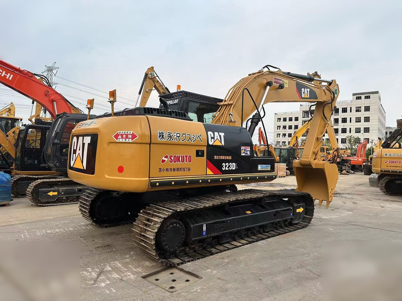 CATERPILLAR 323DL - Kāpurķēžu ekskavators: foto 3 CATERPILLAR 323DL - Kāpurķēžu ekskavators: foto 3