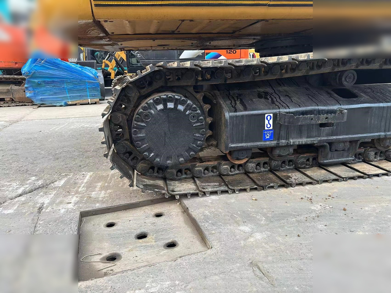 CATERPILLAR 323DL - Kāpurķēžu ekskavators: foto 3 CATERPILLAR 323DL - Kāpurķēžu ekskavators: foto 3