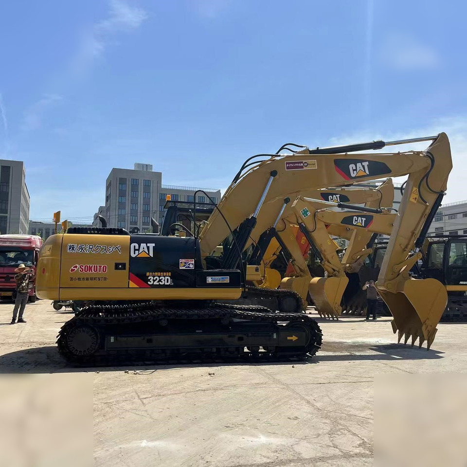 CATERPILLAR 323DL - Kāpurķēžu ekskavators: foto 1 CATERPILLAR 323DL - Kāpurķēžu ekskavators: foto 1