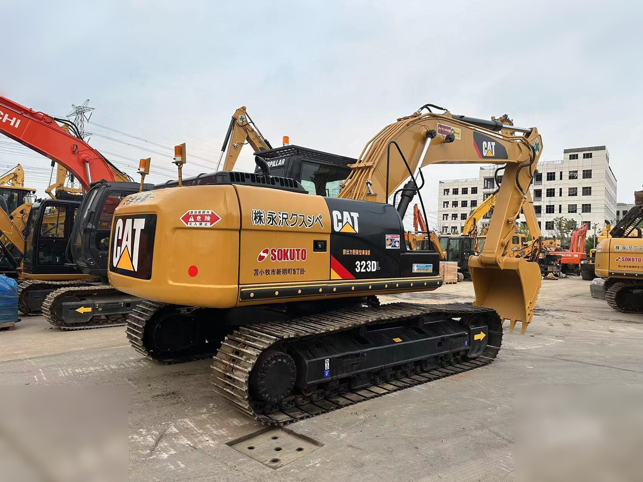 CATERPILLAR 323DL - Kāpurķēžu ekskavators: foto 4 CATERPILLAR 323DL - Kāpurķēžu ekskavators: foto 4