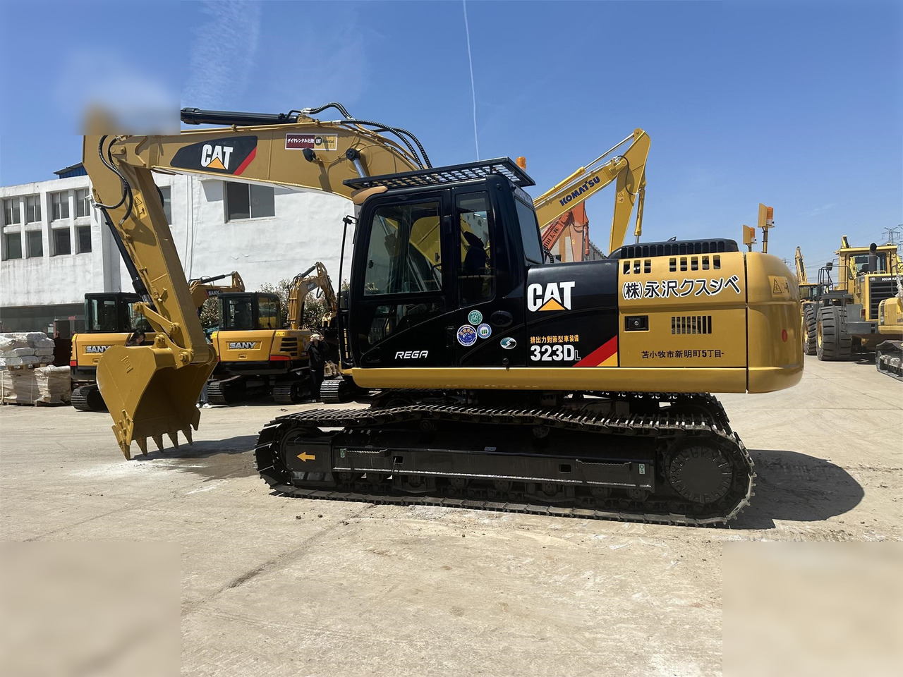 CATERPILLAR 323DL - Kāpurķēžu ekskavators: foto 1 CATERPILLAR 323DL - Kāpurķēžu ekskavators: foto 1