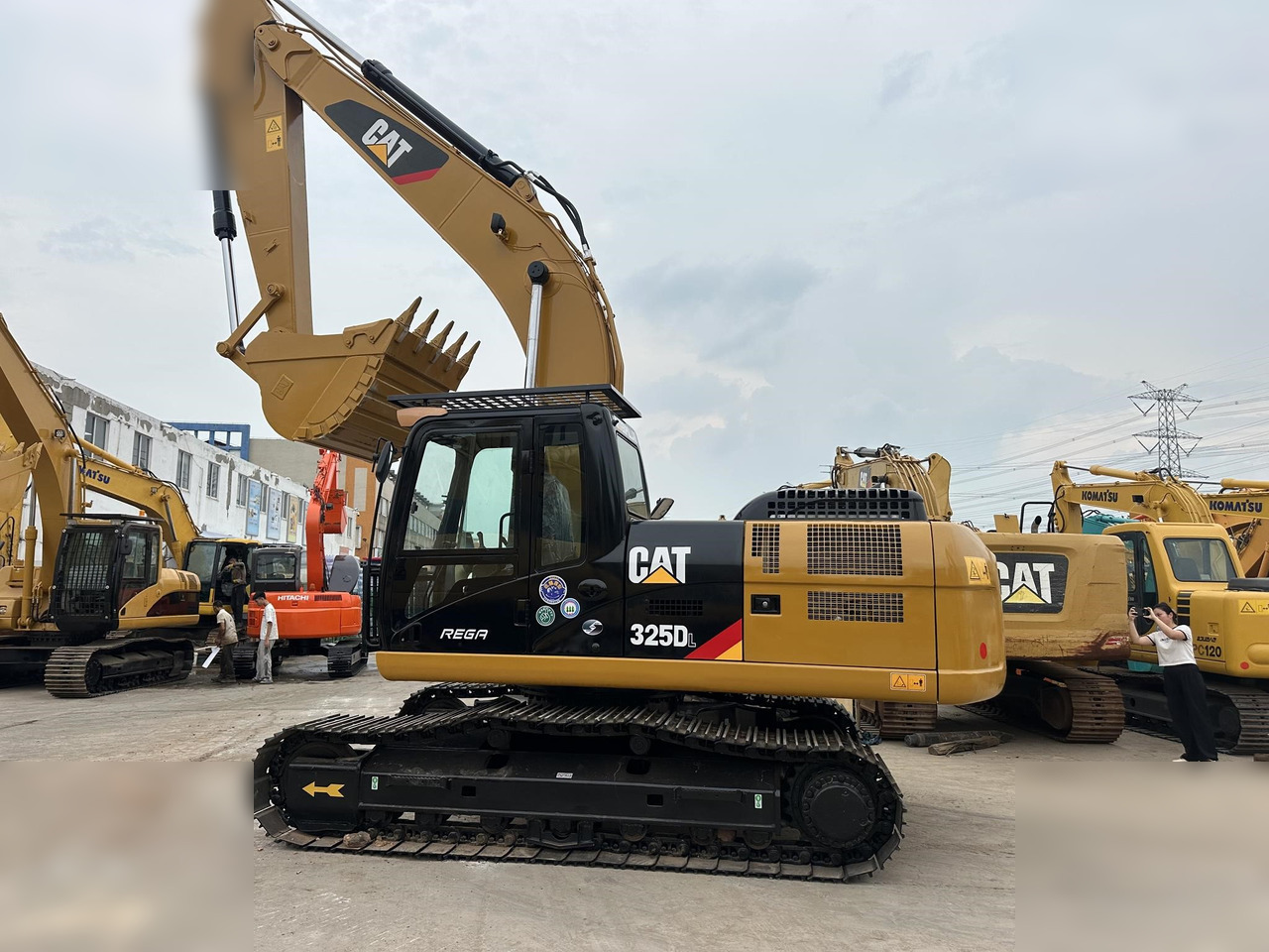 CATERPILLAR 325D - Kāpurķēžu ekskavators: foto 1 CATERPILLAR 325D - Kāpurķēžu ekskavators: foto 1