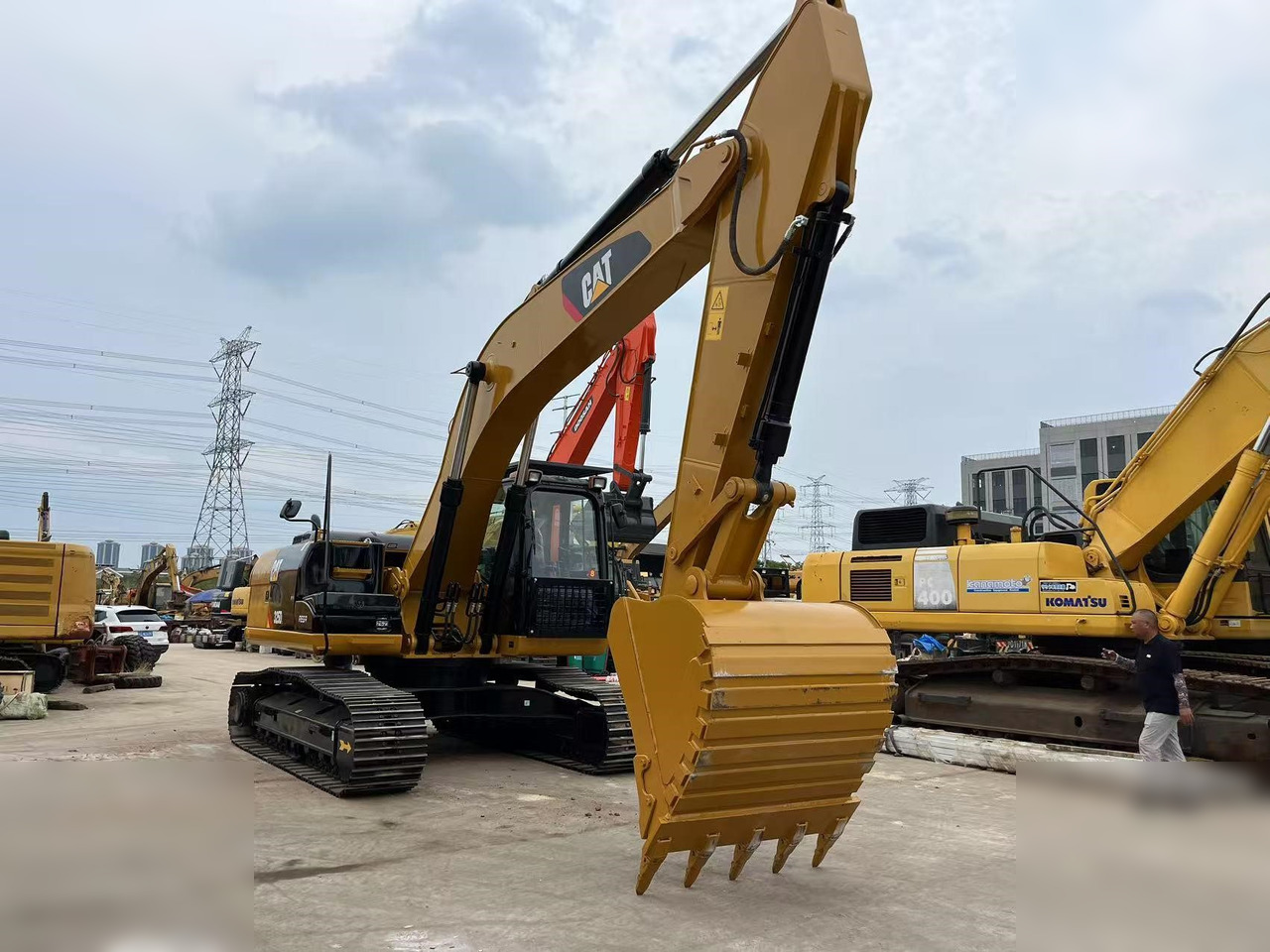 CATERPILLAR 325D - Kāpurķēžu ekskavators: foto 2 CATERPILLAR 325D - Kāpurķēžu ekskavators: foto 2