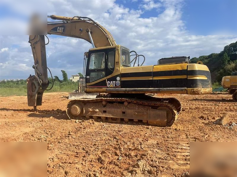 CATERPILLAR 330B - Kāpurķēžu ekskavators: foto 1 CATERPILLAR 330B - Kāpurķēžu ekskavators: foto 1