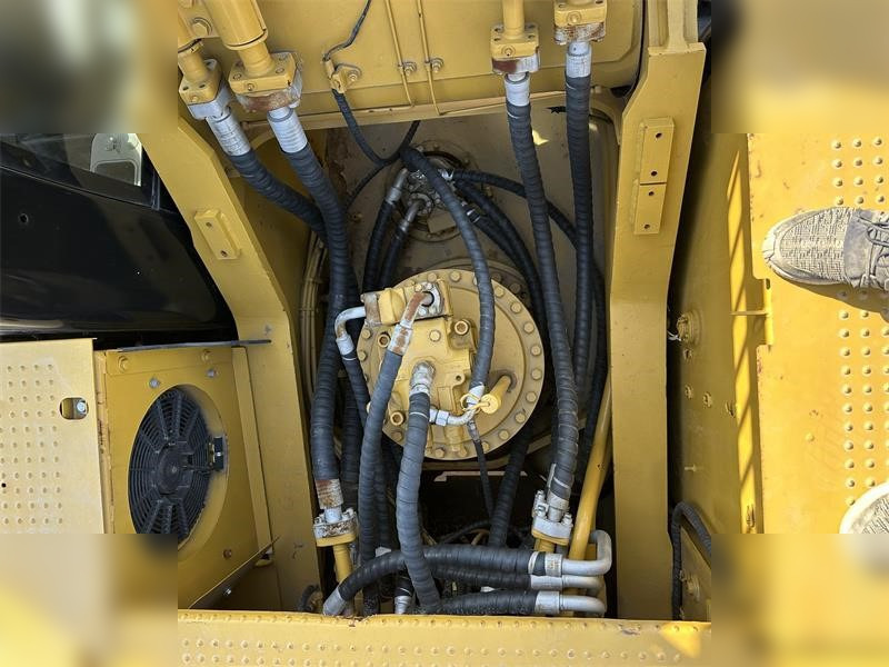 CATERPILLAR 330D - Kāpurķēžu ekskavators: foto 5 CATERPILLAR 330D - Kāpurķēžu ekskavators: foto 5