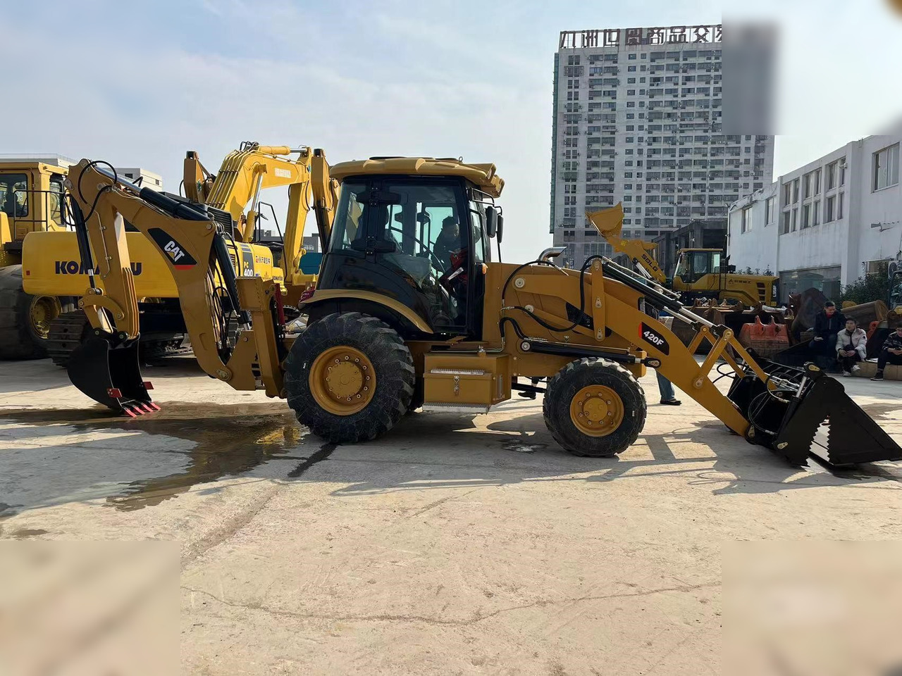 CATERPILLAR 420F - Ekskavators-iekrāvējs: foto 2 CATERPILLAR 420F - Ekskavators-iekrāvējs: foto 2