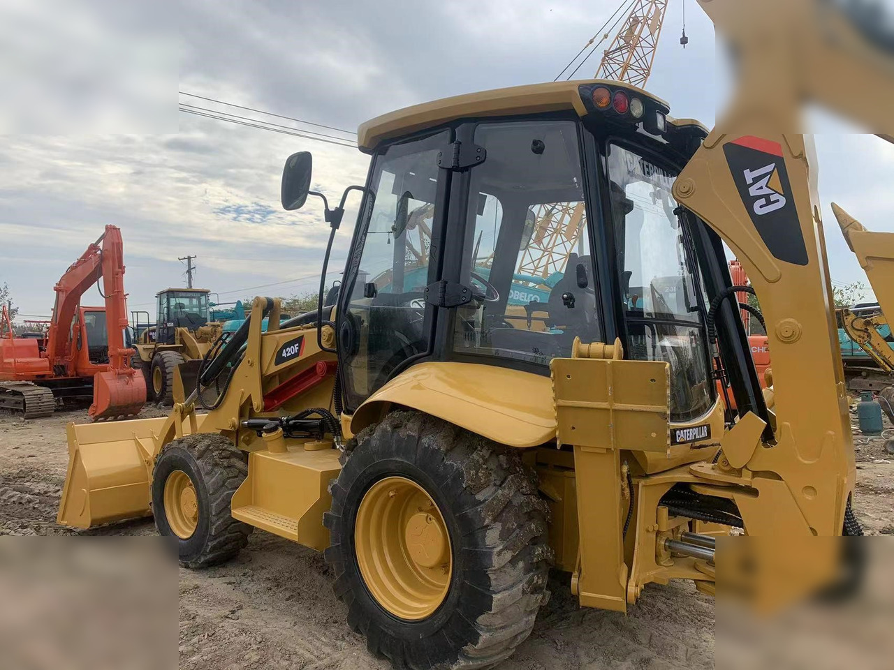 CATERPILLAR 420F - Ekskavators-iekrāvējs: foto 4 CATERPILLAR 420F - Ekskavators-iekrāvējs: foto 4