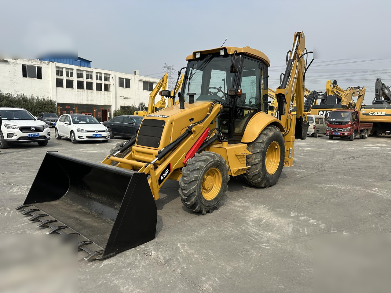 CATERPILLAR 420F - Ekskavators-iekrāvējs: foto 2 CATERPILLAR 420F - Ekskavators-iekrāvējs: foto 2