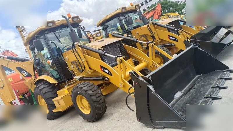 CATERPILLAR 430F - Ekskavators-iekrāvējs: foto 1 CATERPILLAR 430F - Ekskavators-iekrāvējs: foto 1