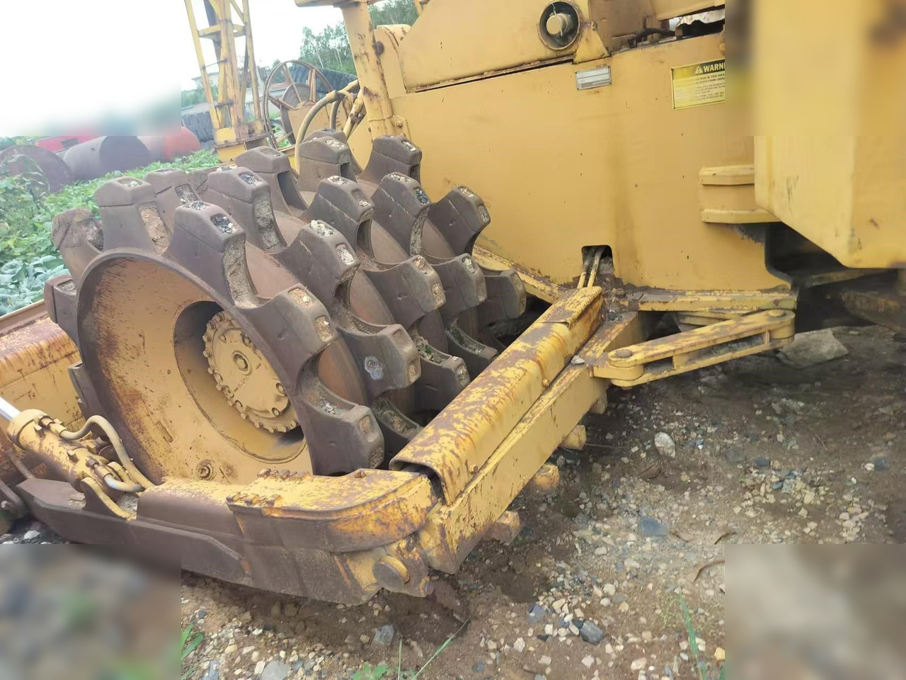Ceļu veltnis CATERPILLAR 815B: foto 6