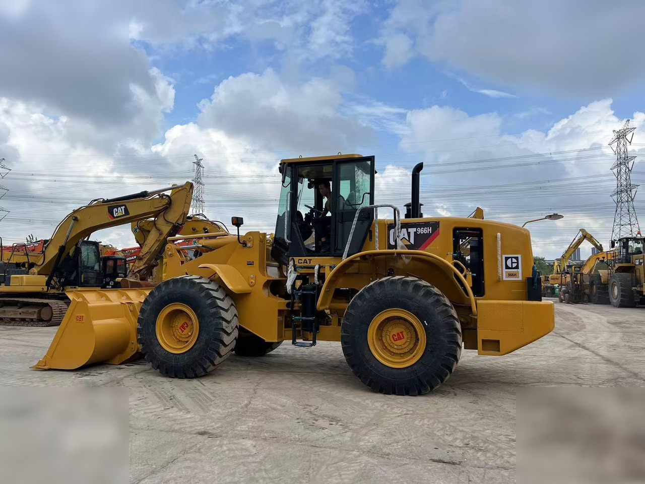 CATERPILLAR 966H - Riteņu iekrāvējs: foto 1 CATERPILLAR 966H - Riteņu iekrāvējs: foto 1