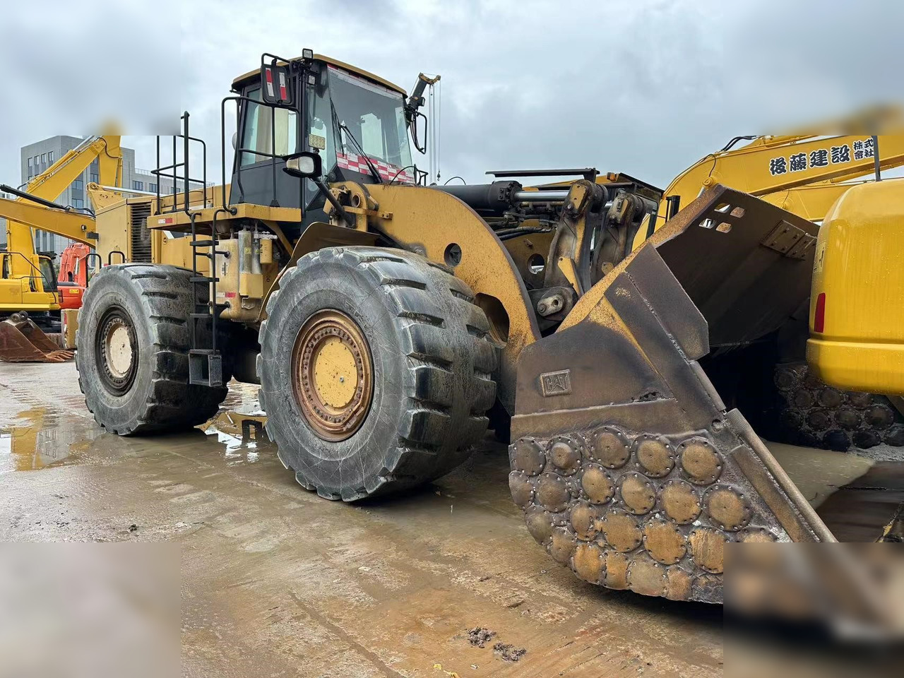 CATERPILLAR 986H - Riteņu iekrāvējs: foto 4 CATERPILLAR 986H - Riteņu iekrāvējs: foto 4