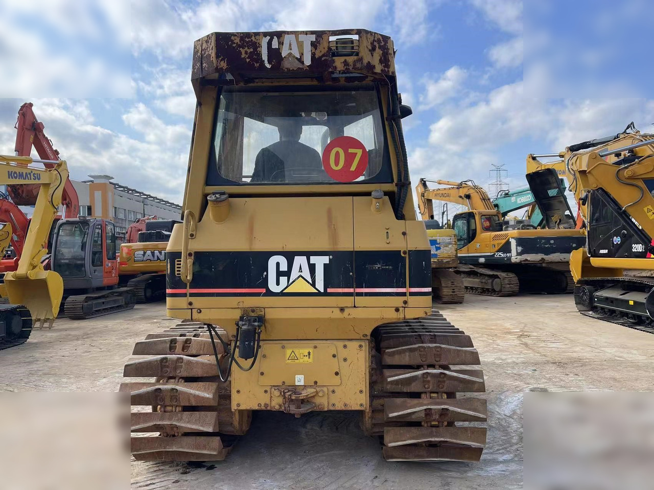 CATERPILLAR D3G - Buldozers: foto 4 CATERPILLAR D3G - Buldozers: foto 4