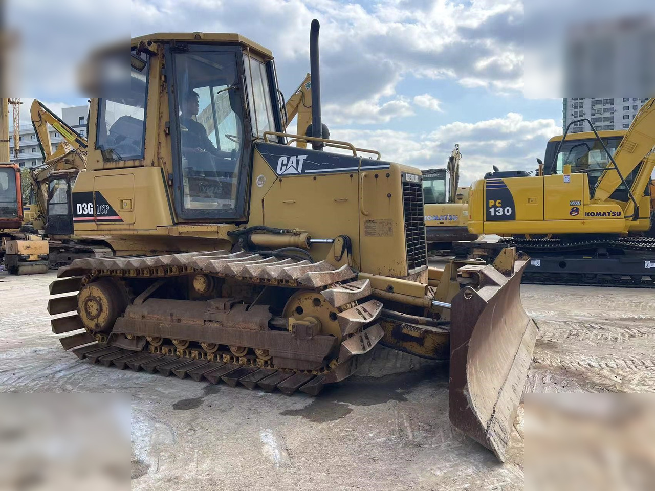 CATERPILLAR D3G - Buldozers: foto 2 CATERPILLAR D3G - Buldozers: foto 2